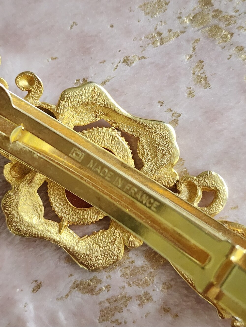 HAIR CLIP | Cameo Goldtone Hair Clip - Picture 17 of 17